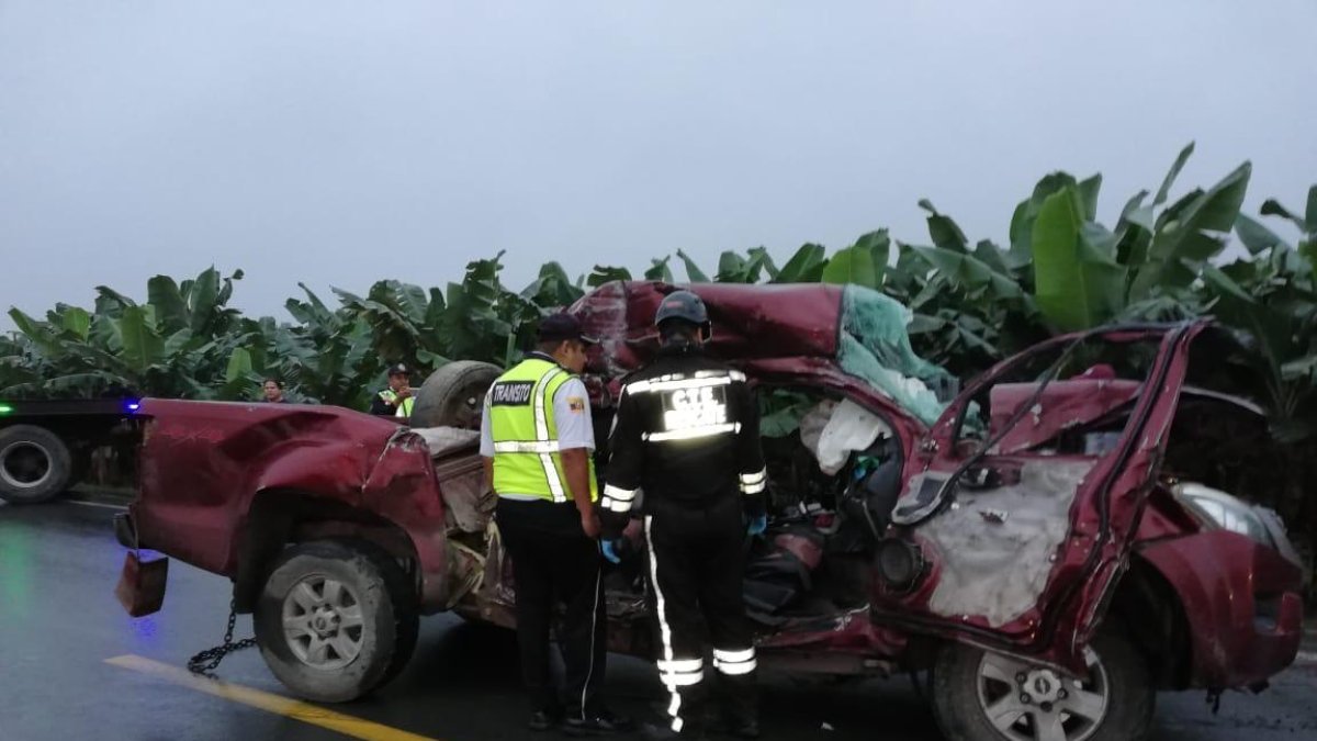Al parecer el choque fue frontal contra el bus que cubría la ruta Machala-Guayaquil.