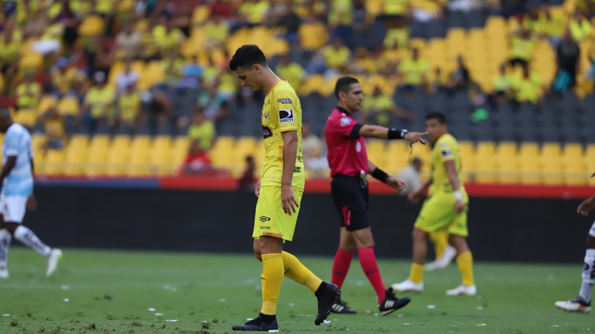 Barcelona sigue puntero con quince unidades, pero Macará tiene la misma cantidad de puntos.