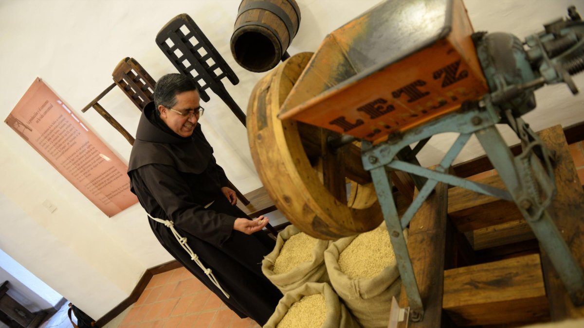 Hay un espacio donde se guarda todo lo que se necesitaba para la labor.