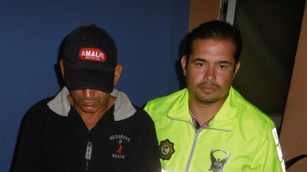 La familia de la víctima se mantuvo a la espera en las fueras de policía judicial.