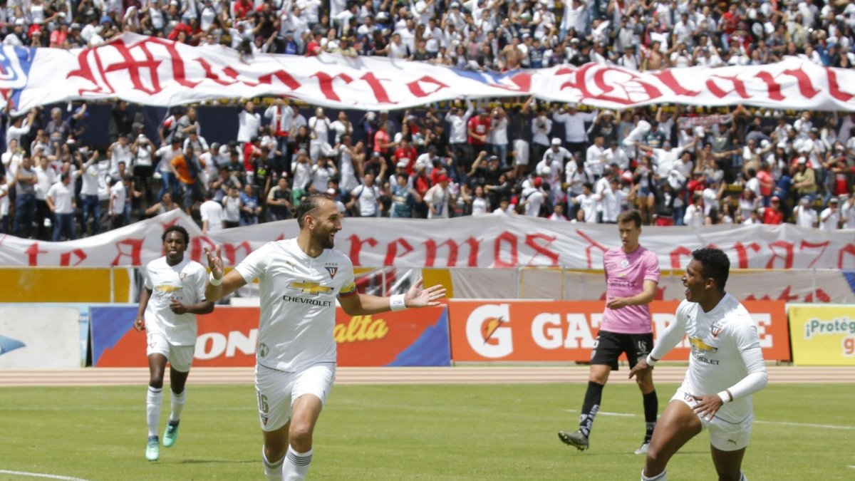 Hernán Barcos es el capitán de Liga.