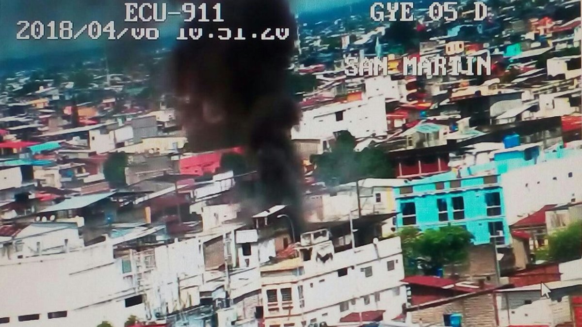 El flagelo ocurrió a las 10:41 en una vivienda de construcción mixta de tres pisos, la cual se contaminó en un 60 % según explicó el ECU 911 en un boletín.