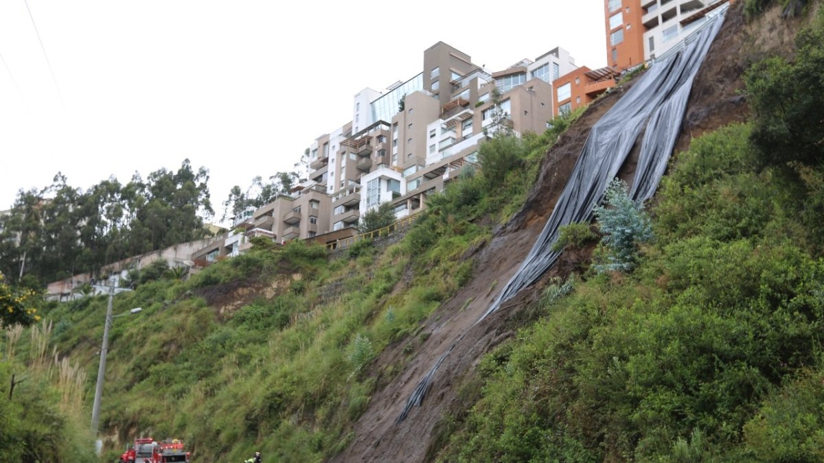 Un deslizamiento se registró en Nayón debido a la fuerte temporada invernal.