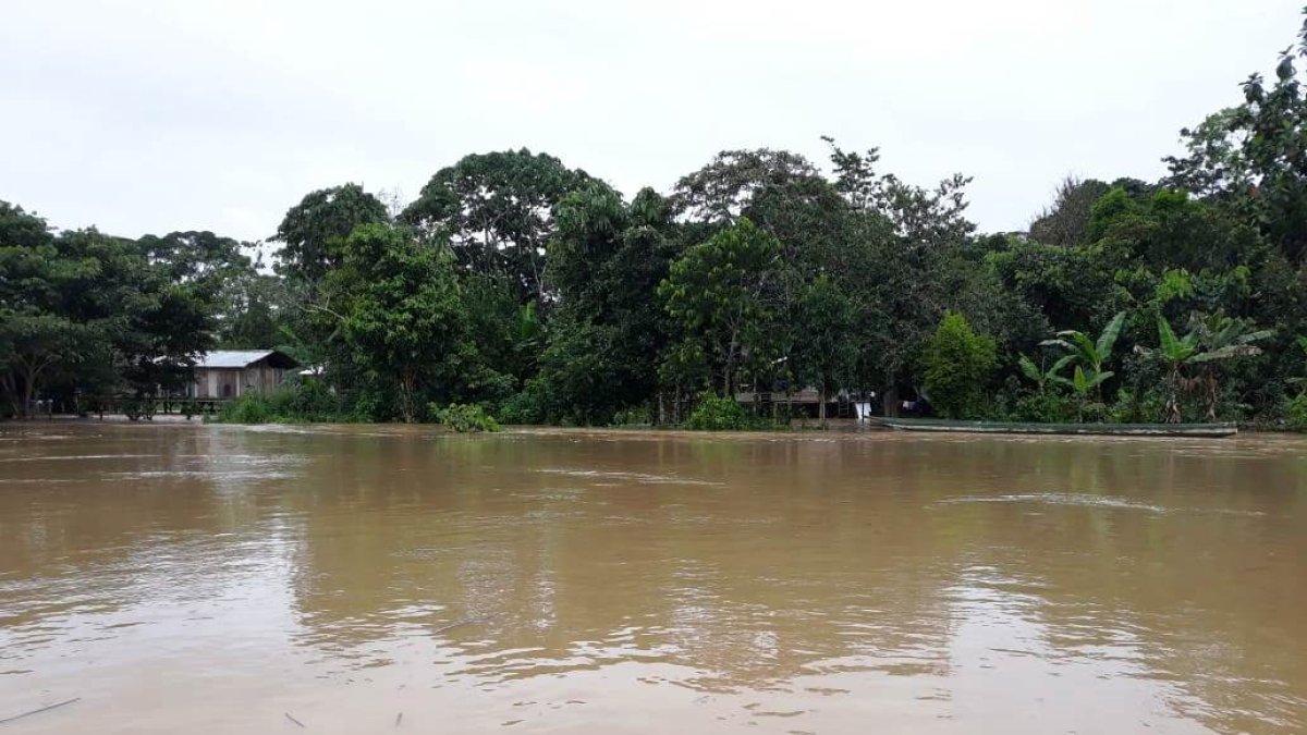 Militares ayudaron en la evacuación de las zonas afectadas.