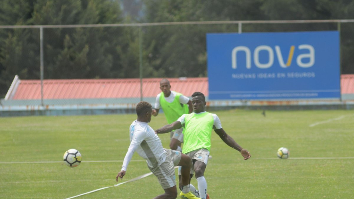 Entrenamiento de Universidad Católica en el complejo de la Armenia