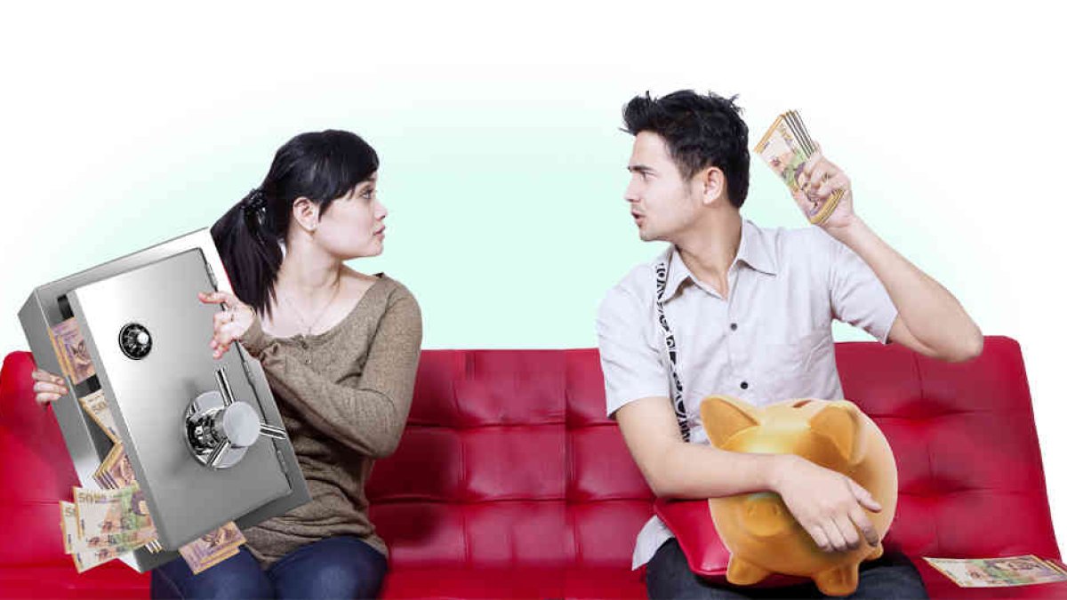 Antes de atreverte a dar el paso, y arriesgarte a vivir junto a otra persona, tienes que aclarar cómo se va a manejar la plata.