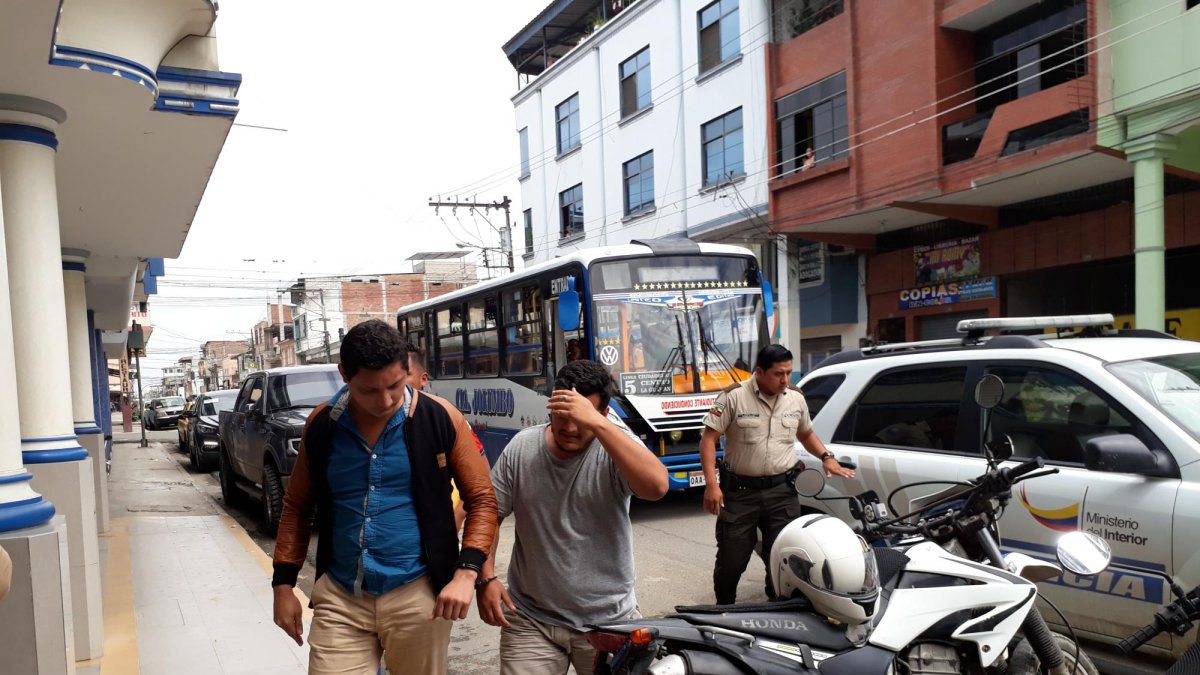 El antiguo funcionario, al parecer, también tenía un cómplice.