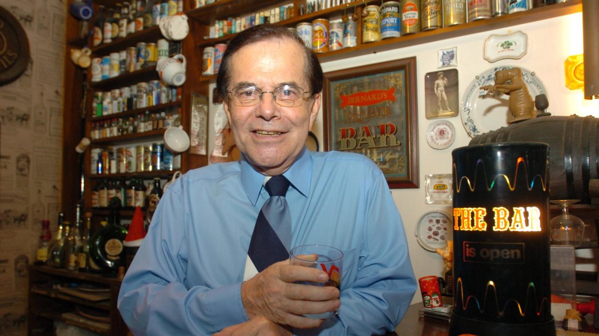 El también periodista, de 84 años, se encontraba internado en este sitio debido a un quebranto en su salud. Habría supuestamente muerto a alrededor de las 20H00.