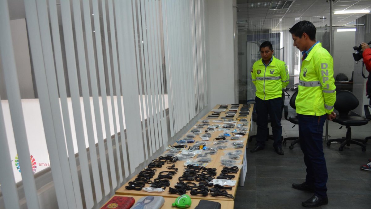 Se encontraron al menos 400 celulares que guardaban estos grupos delictivos.