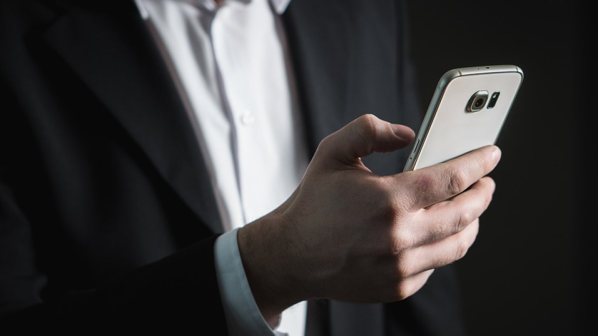 Estas herramientas le permitirán bloquear llamadas fraudulentas, recorrer un trayecto con compañía virtual y proteger sus contraseñas.