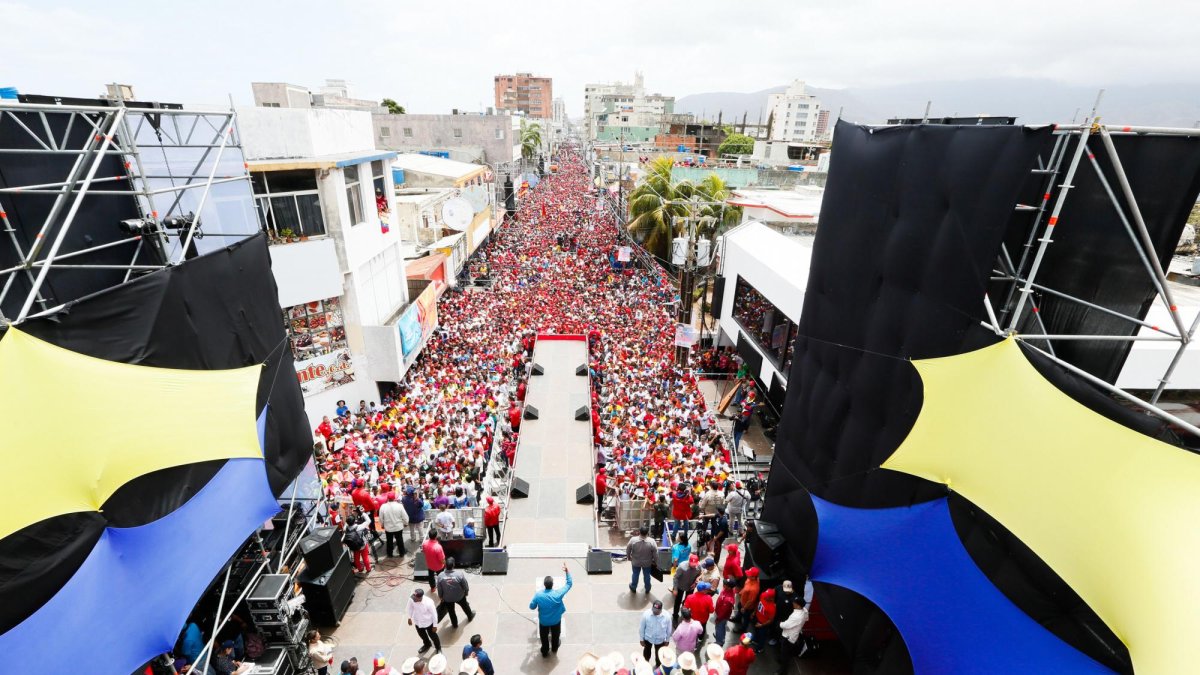 La crisis en el país gobernado por Nicolás Maduro es de “las mayores” del mundo en 50 años, alerta el Fondo Monetario Internacional.