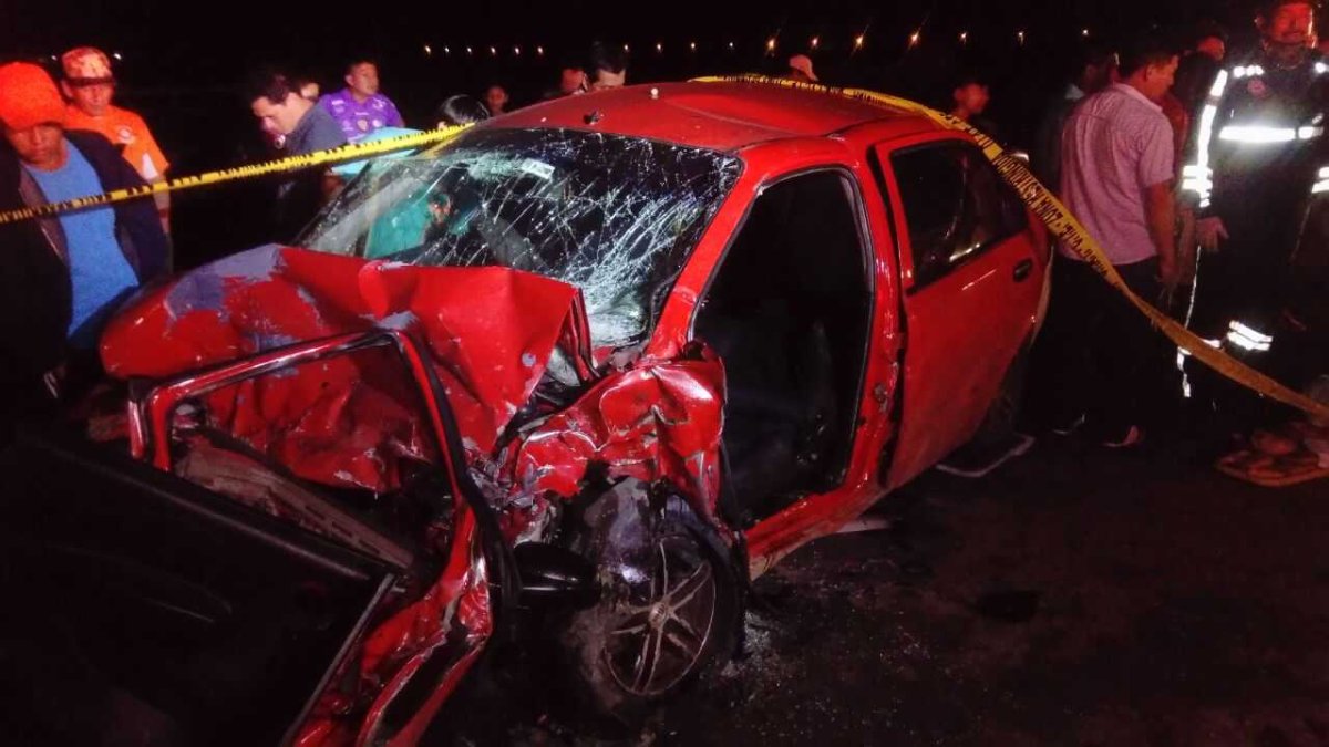 Según los agentes de la Comisión de Tránsito del Ecuador (CTE), que investigan las causes del suceso, señalaron que el chofer fallecido tenía aliento a licor.