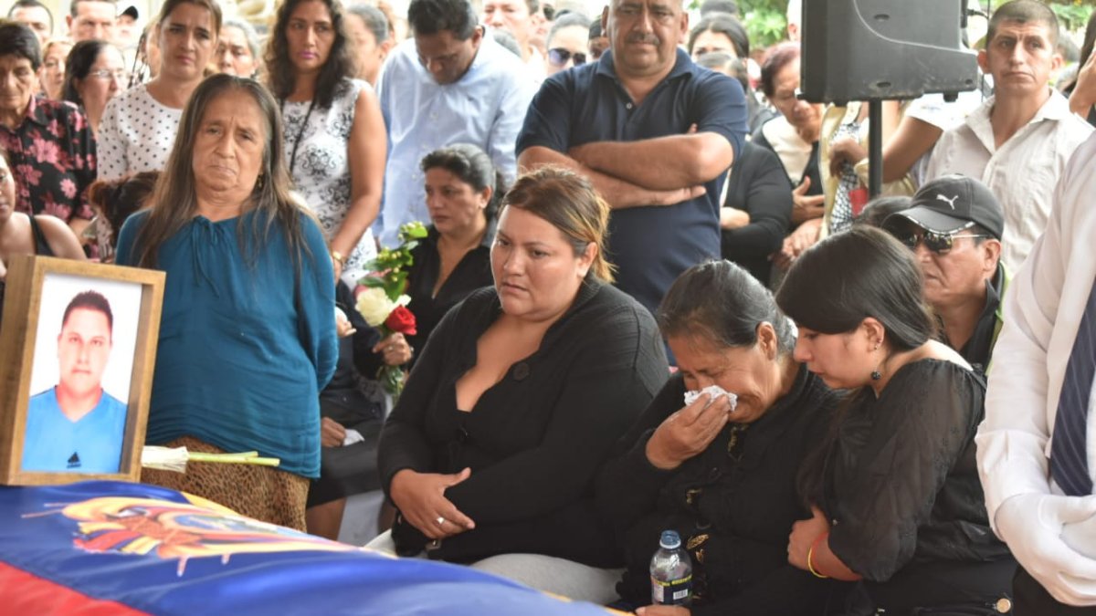 Las familias comentaron que su lucha no termina al enterrar los cuerpos de sus seres queridos.