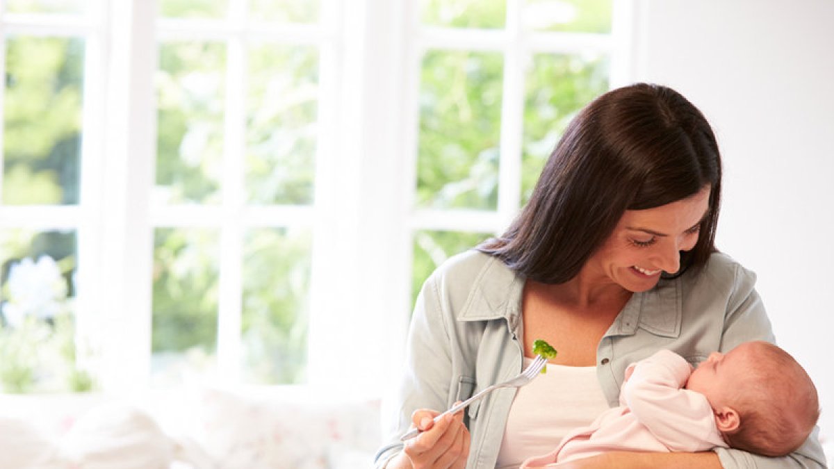 Recuerda que antes de hacer dieta y si estás dando de lactar tu bebé necesita ciertos nutrientes.