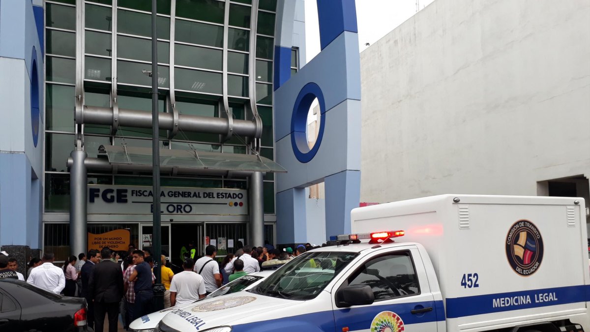 El comerciante subía las escaleras de la Fiscalía de El Oro  cuando le sobrevino el infarto  fulminante