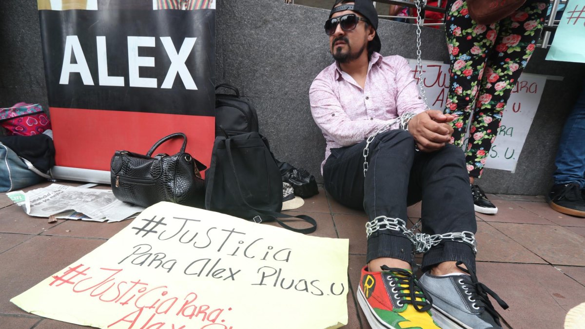 Con pancartas pedía que se revise su condena.