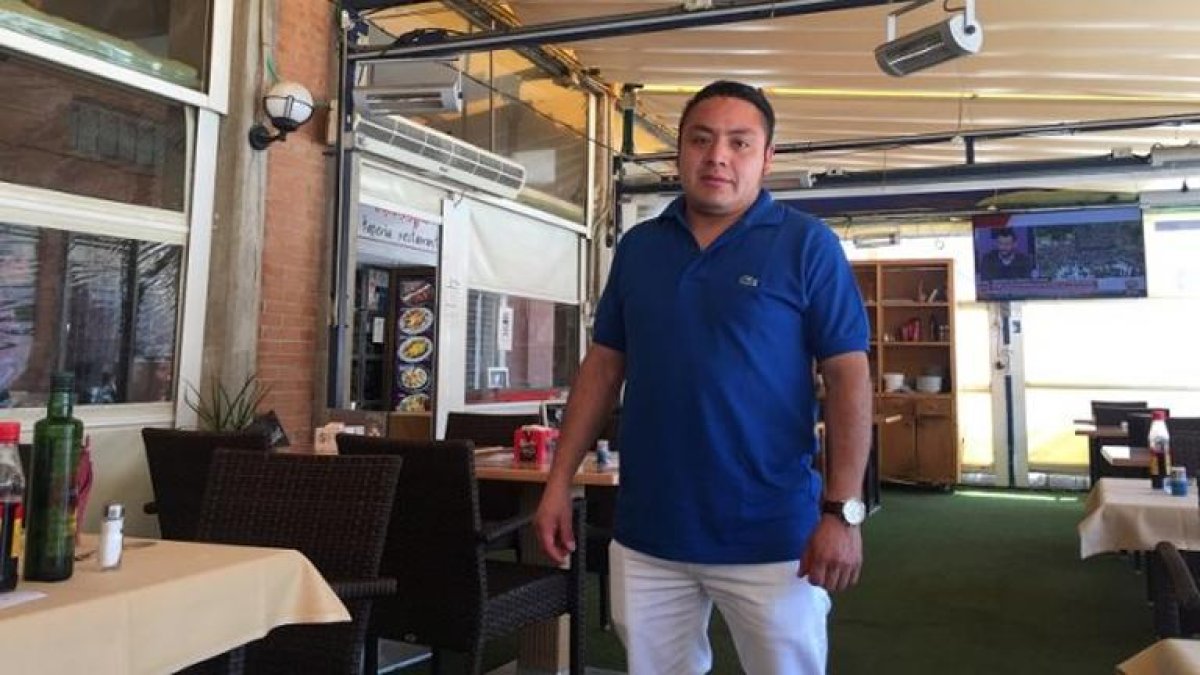 Bladimir Pillacela, quien llegó a España con 18 años, ahora, a sus 34, es propietario de dos restaurantes.