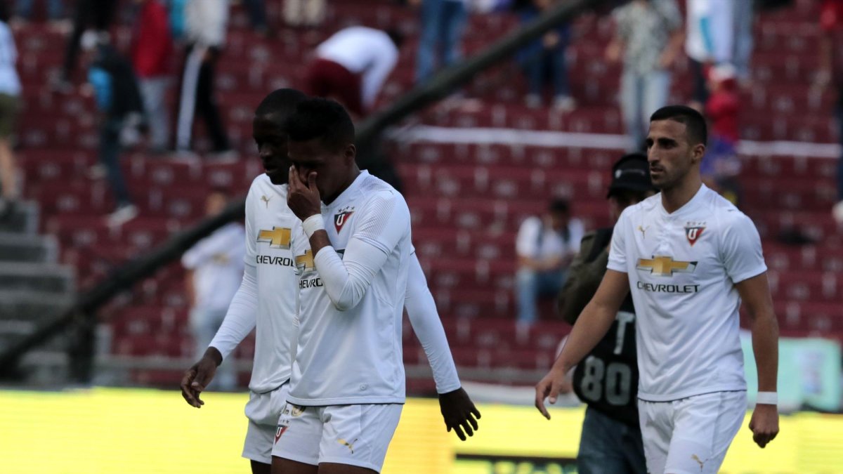 En este encuentro debutó Juan Luis Anangonó.