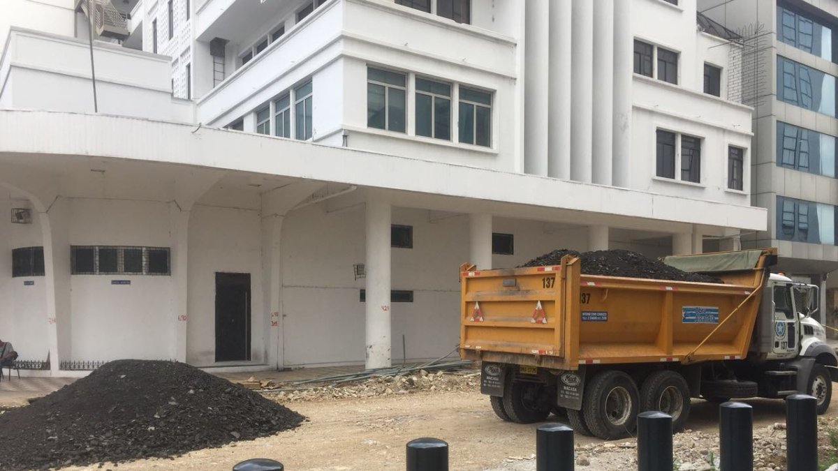 La nueva vía será armada de hormigón y desde el 13 de marzo se coloca sobre ella la base.