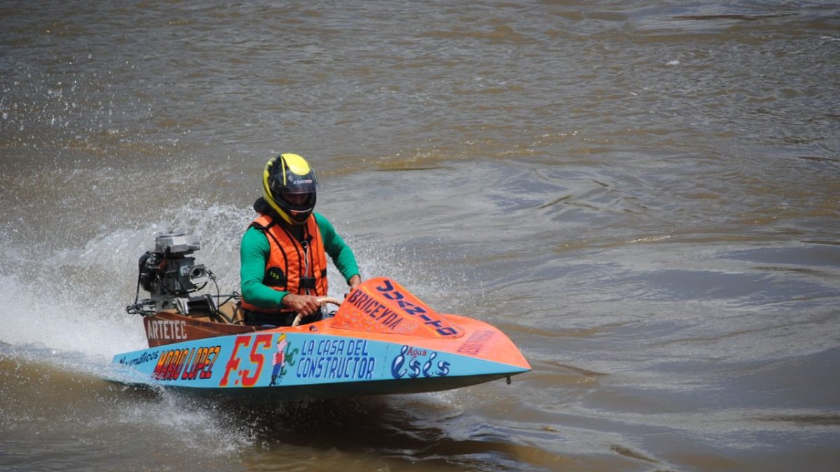 Juan Cornejo ganó la regata Guayaquil Vinces en el 2016