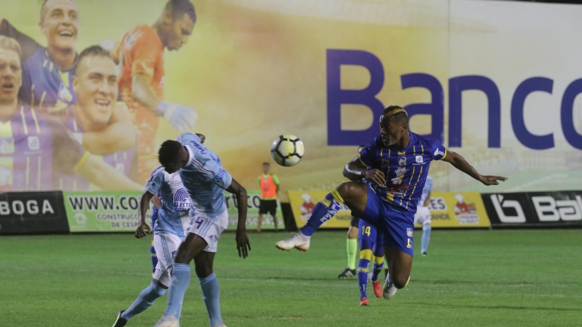 Imagen referencial. Encuentro de Emelec y Delfín en Manta.