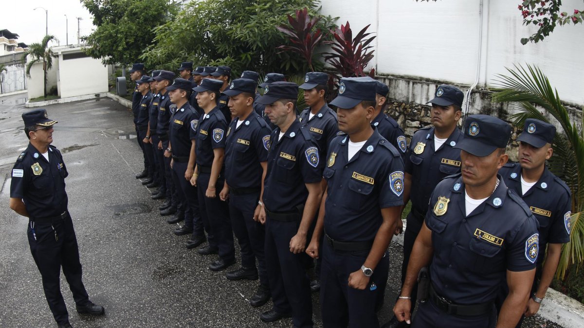 ‘Robaburros’ y ‘garroteros’ son solo algunos epítetos que la gente suele poner a estos uniformados desde hace mucho tiempo, incluso cuando simplemente caminan por las calles.