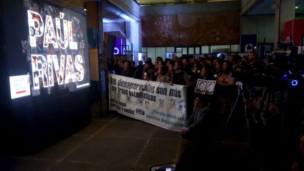 Han pasado 30 días y aún #NosFaltan3 en Ecuador. Quito recordó, a través de fotografías, a uno de ellos: Paúl Rivas.