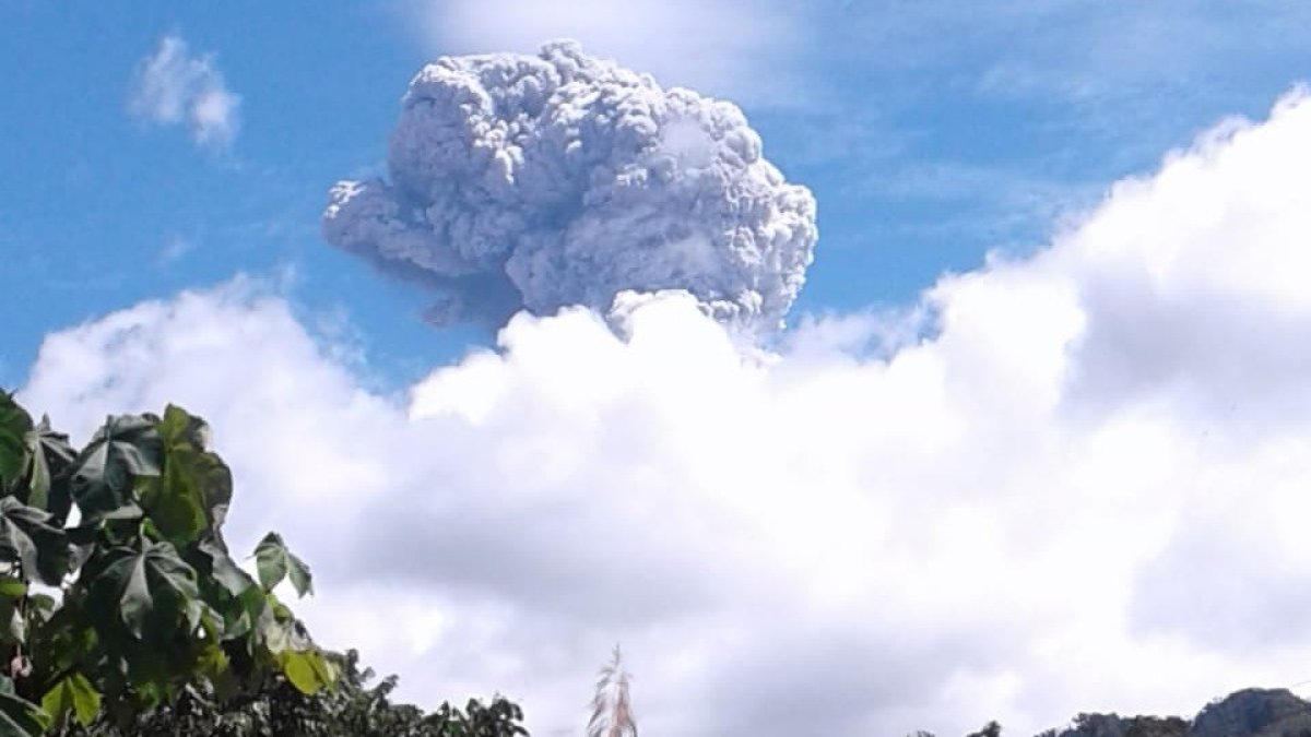 Volcán Reventador se mantiene en actividad alta.