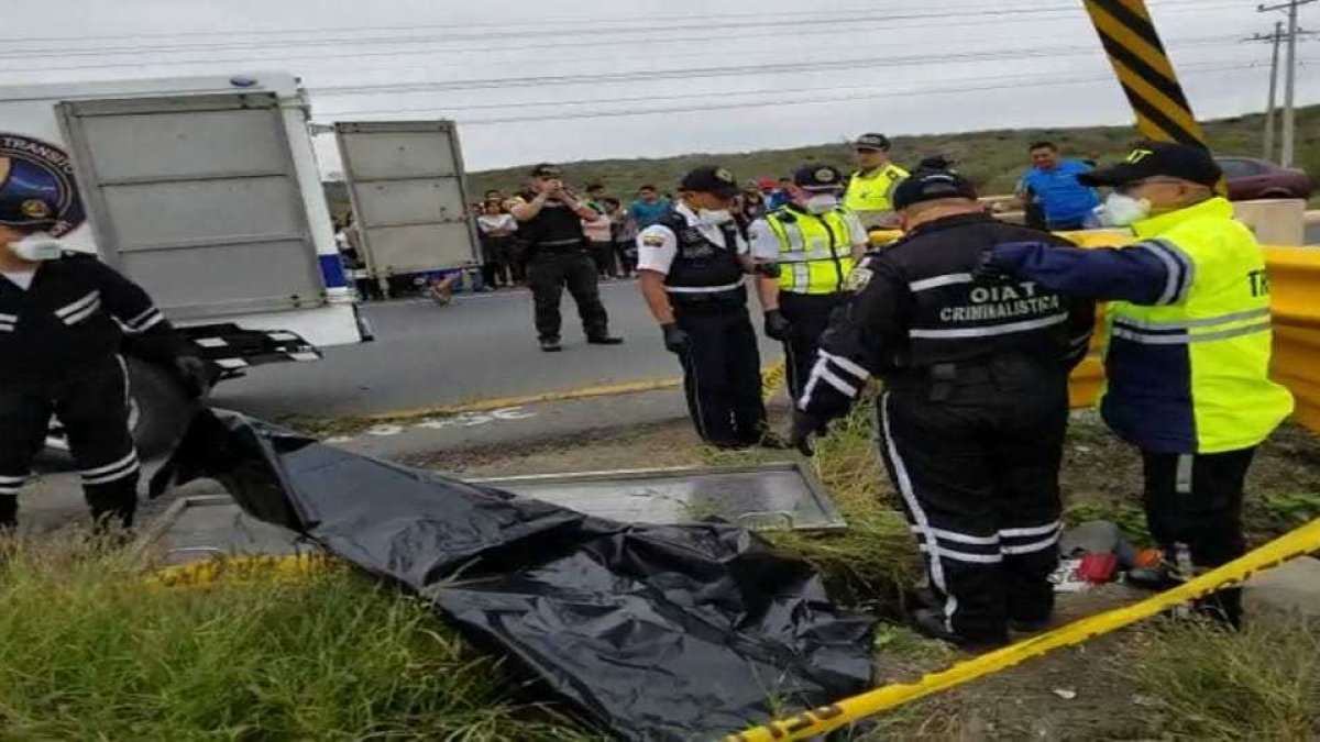 Personal de criminalística realizó el levantamiento de cuerpo.