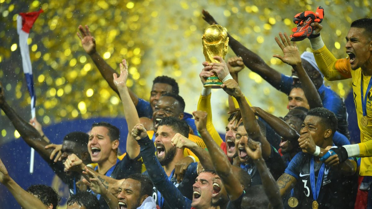 La celebración terminó bajo la lluvia