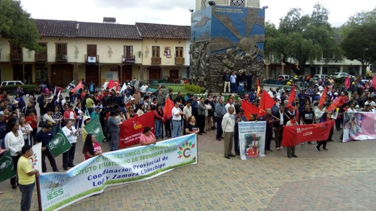 Aproximadamente mil  trabajadores recorrieron las principales calles de la urbe lojana