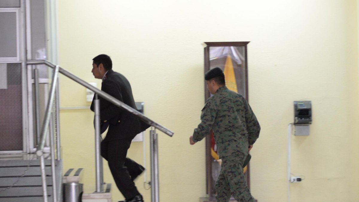 Militares acudieron a rendir versión en la Fiscalía.