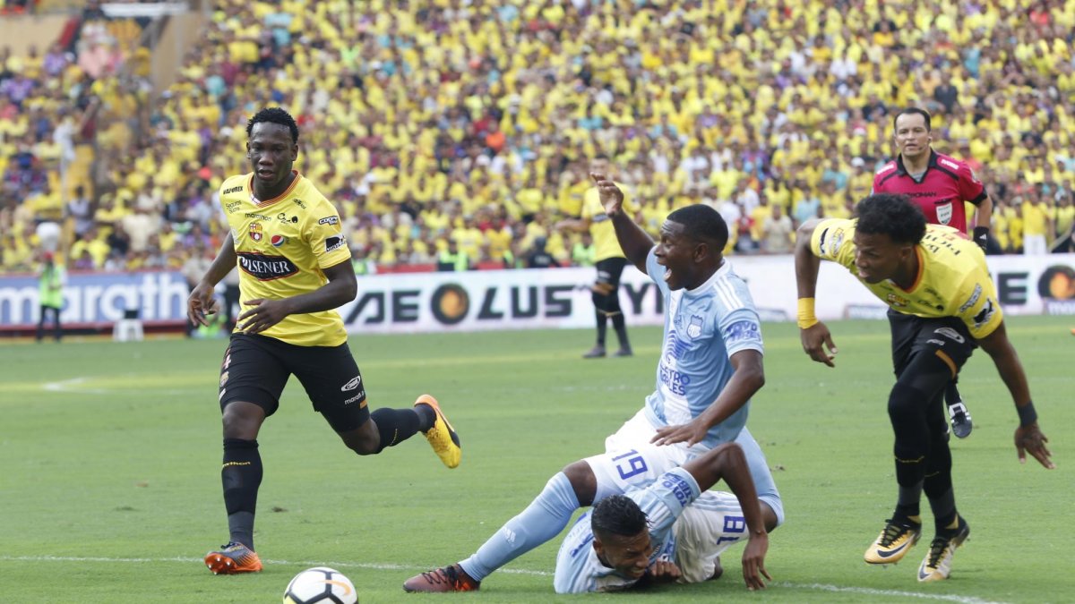 Emelec y Barcelona llegan perdiendo sus últimos partidos.