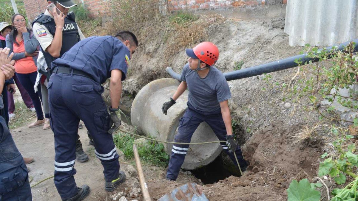 El capitán Jaime Morales explicó que es muy extraño que el cuerpo haya ingresado hasta el sitio porque es reducido.