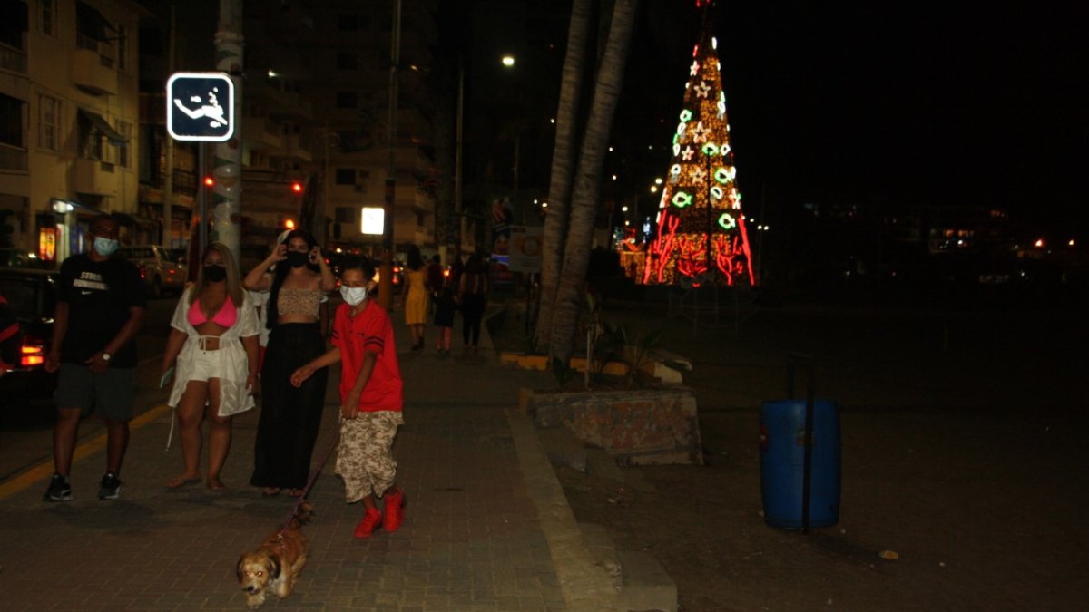 Pocos turistas recorrieron el malecón del cantón salinense.