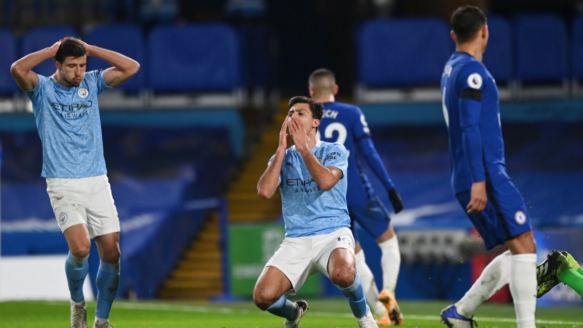 La Premier League había informado que 40 jugadores y miembros de los equipos técnicos había dado positivo para covid-19.