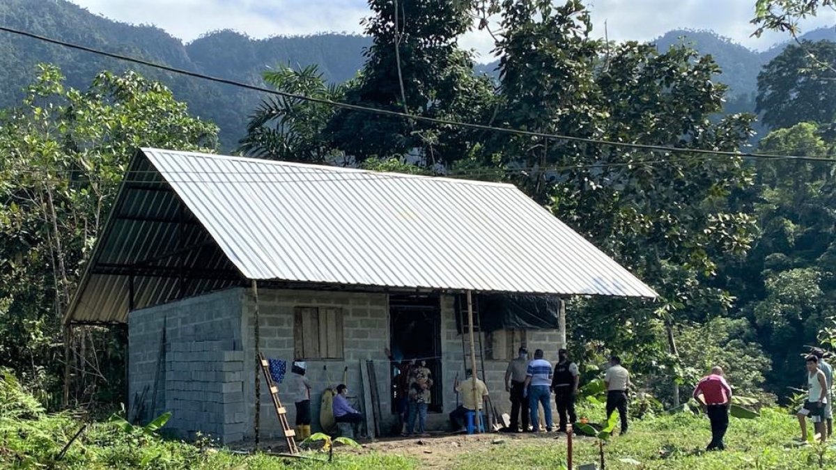 En esta humilde vivienda fue encontrado ahorcado Carlos Rodas.