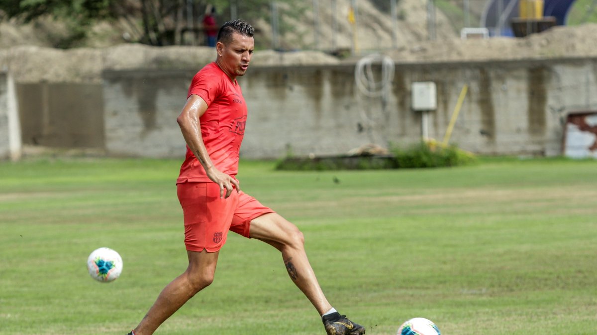 Carlos Garcés anotó un gol en el amistoso con Manta FC
