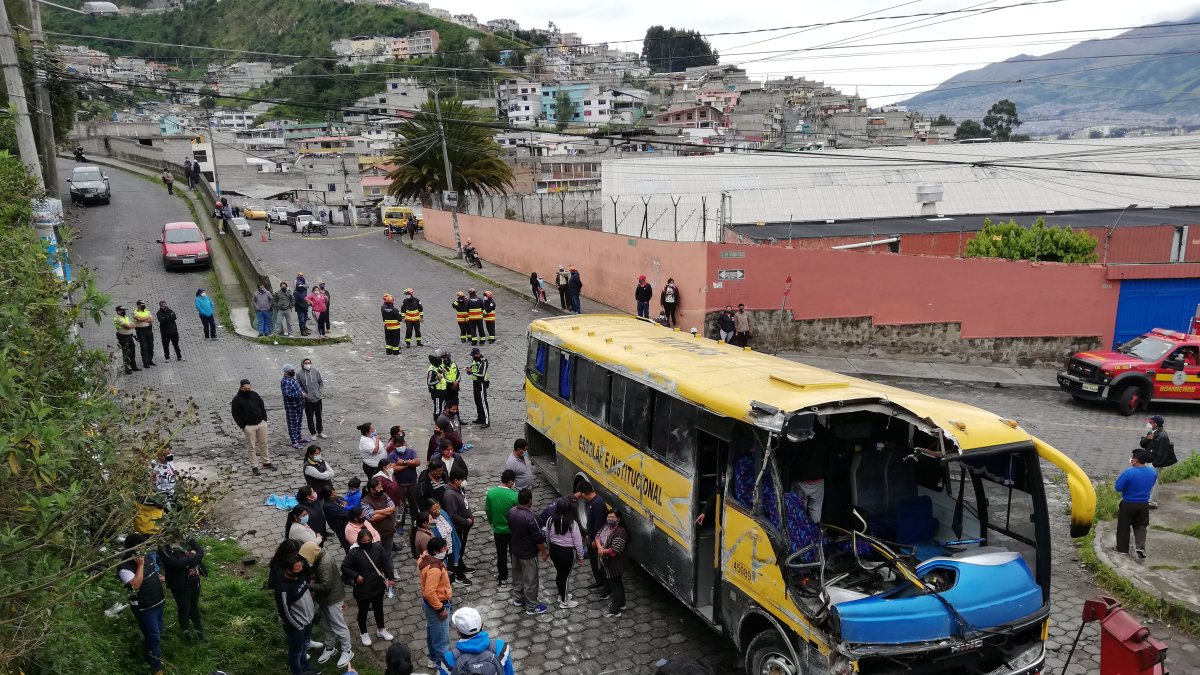 El bus bajó por la calle Pueblo Viejo y avanzó sin control hasta la calle Calceta.