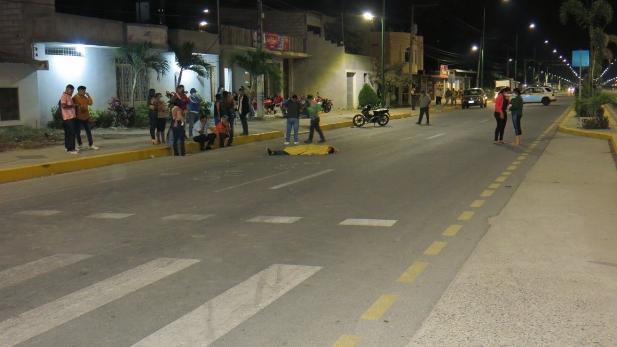 En el sitio del ataque, agentes de Criminalística fijaron diez indicios balísticos.