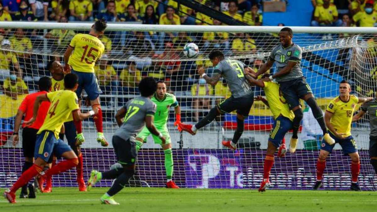 Piero Hincapié tuvo una acción bastante clara, donde casi logra convertir de cabeza