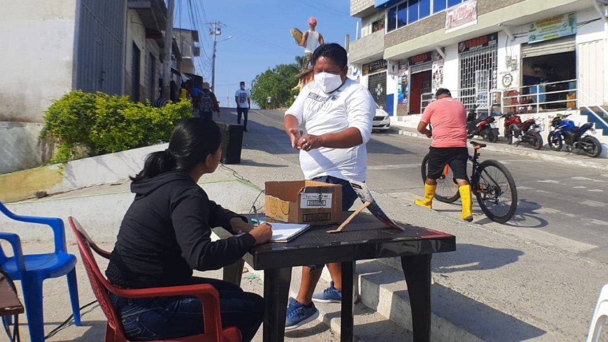 Allegados a los pescadores de Santa Rosa (Salinas) efectuaron una colecta pública para conseguir dinero y poder repatriar el cuerpo de Tigrero. González