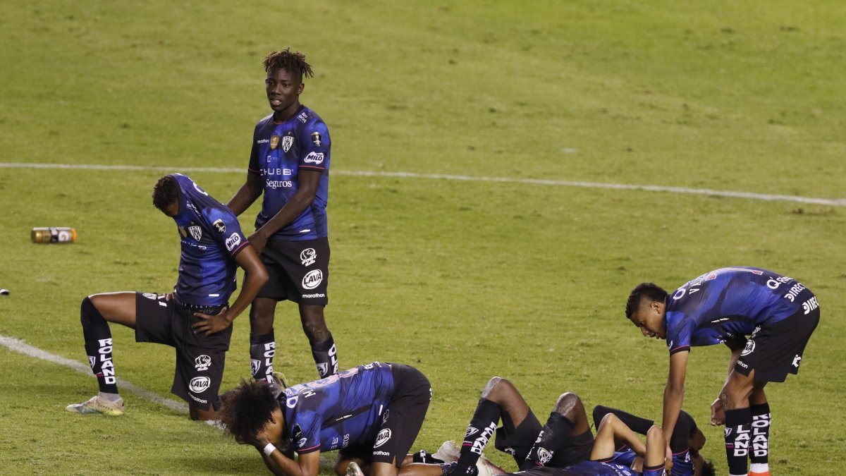 El lamento de los jugadores del Independiente del Valle tras perder la final en la definición por penales.