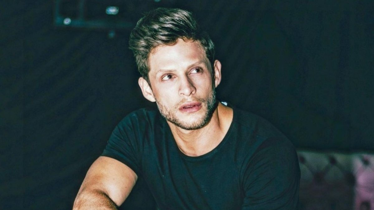 Julián Campos es un deportista, presentador y chico reality que se casó con una ecuatoriana. 