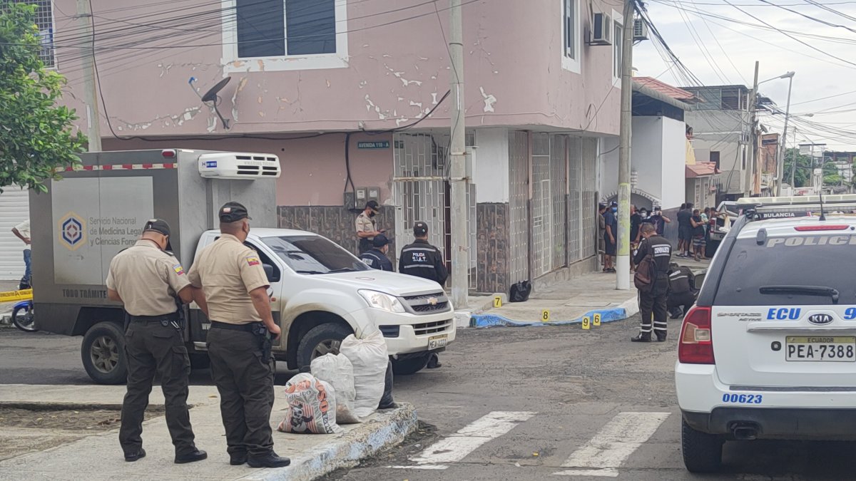 Agentes policiales hicieron el levantamiento del cadáver y recolectaron 10 indicios balísticos.