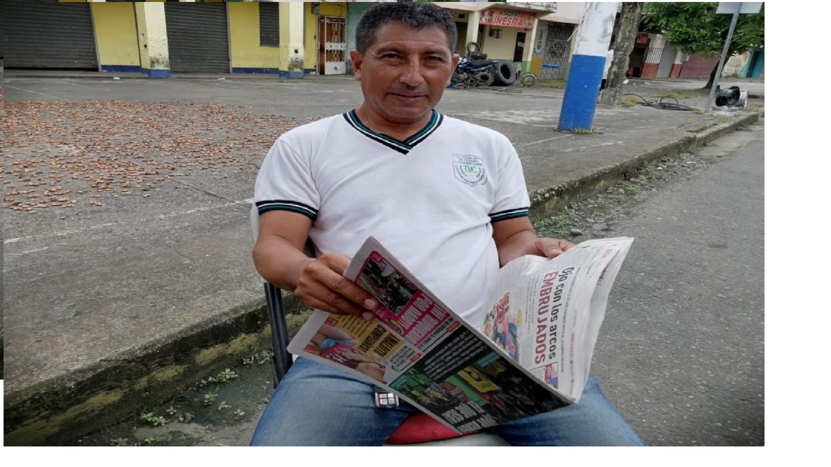 A donde sea que vaya por trabajo, Guido Pilco no deja de comprar su EXTRA para  estar informado.