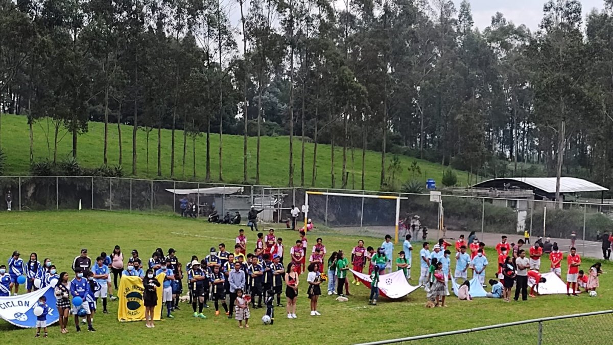Los equipos disfrutaron de la ceremonia de inauguración de la liga San Agustín de la parroquia de Píntag.