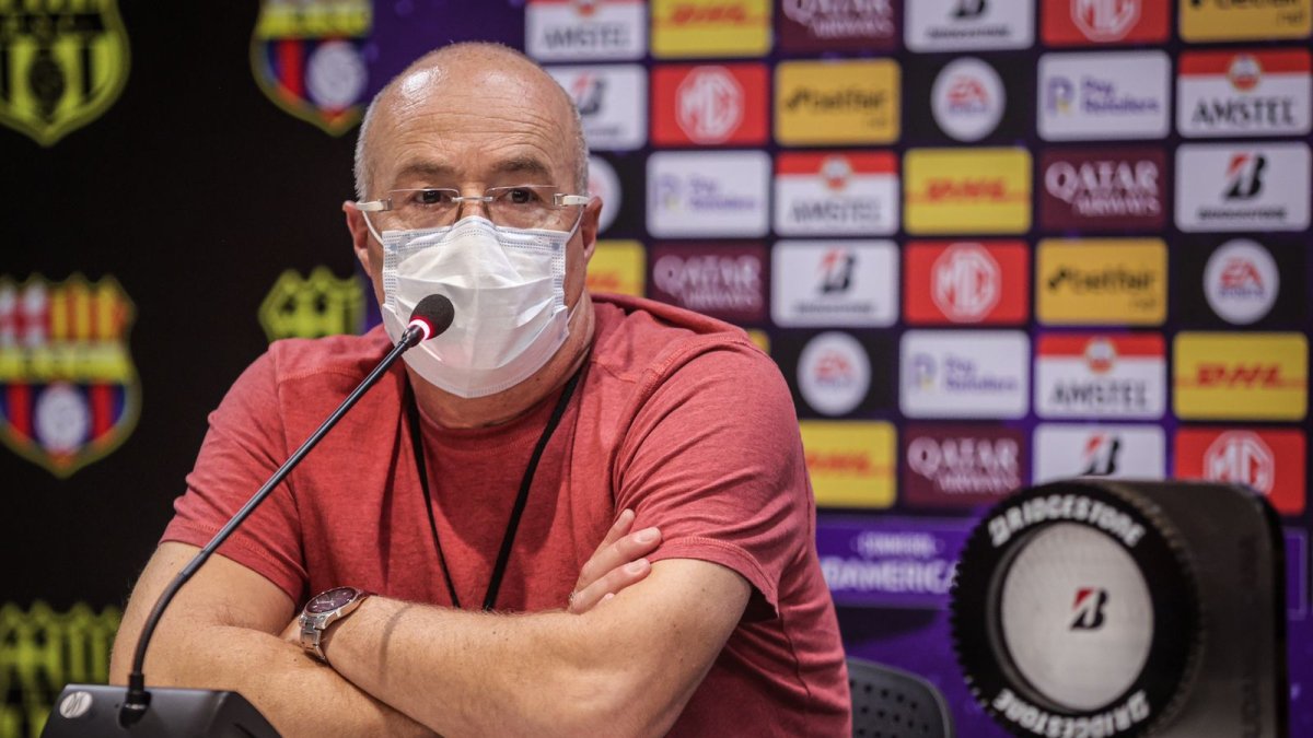 Jorge Célico entrenador de Barcelona y su problema con los goles.