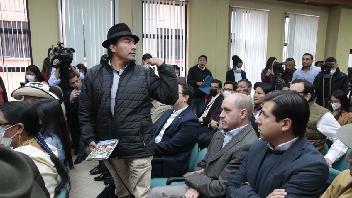 Dirigentes indígenas y ministros de Estado llegaron para el inicio de las jornadas.