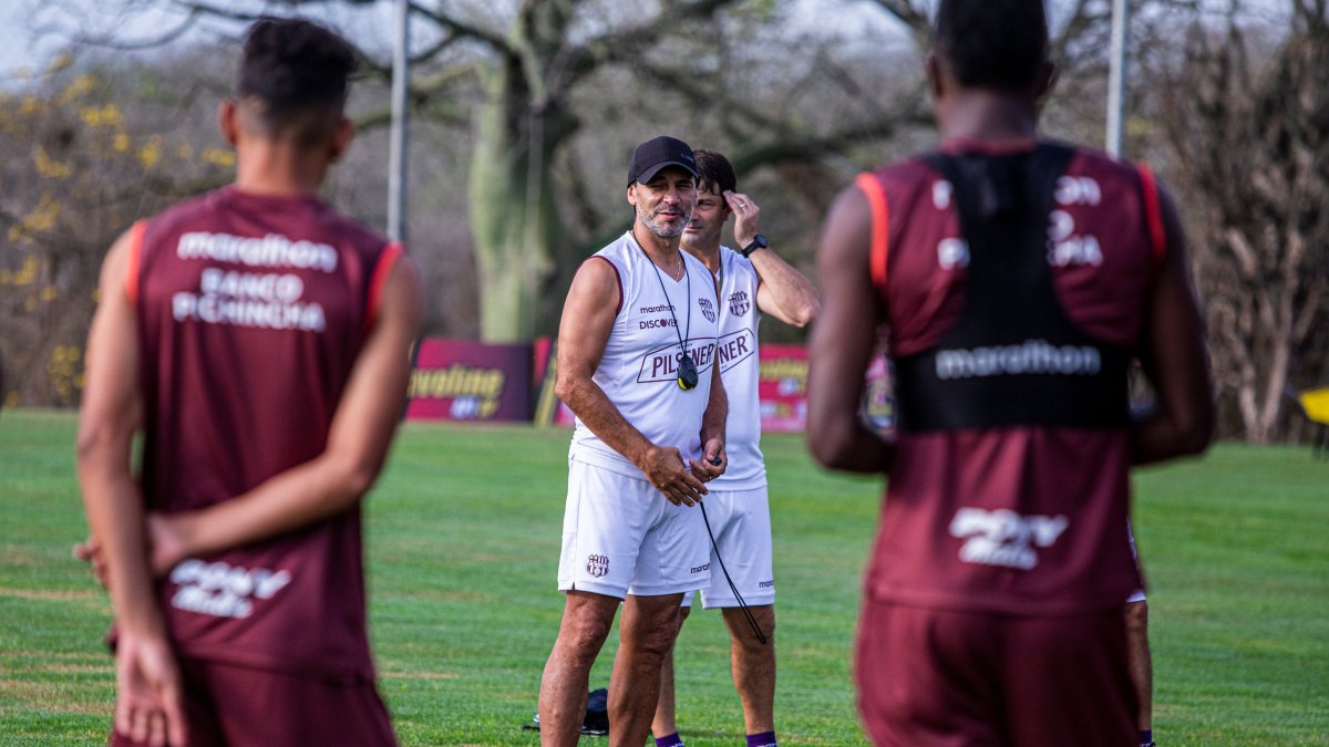 El DT argentino Fabián Bustos vuelva a dirigir a Barcelona tras siete meses.